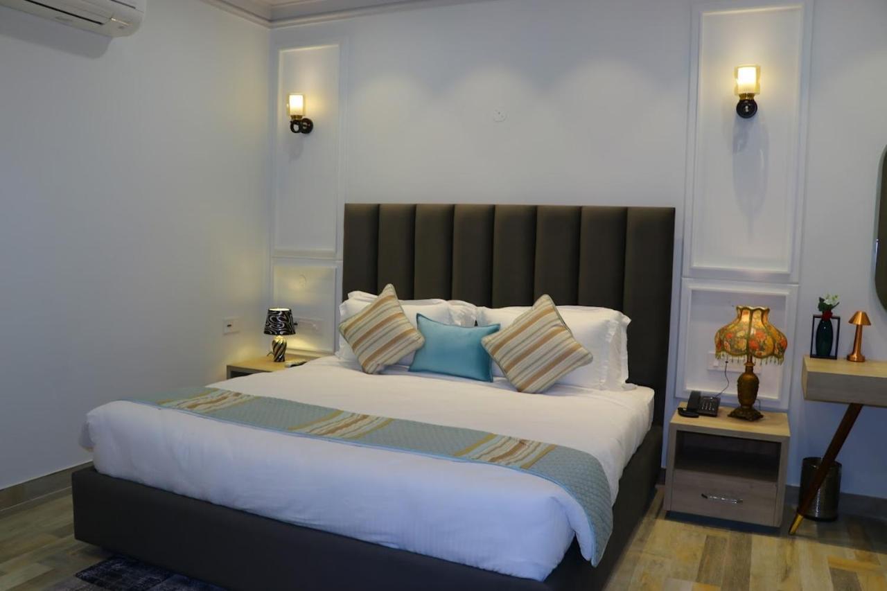 Hotel Elegance Regency à Khanna  Extérieur photo